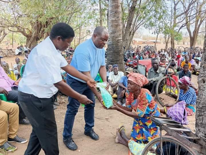ZOMBA DIOCESE DISTRIBUTES RELIEF AID TO 450 FAMILIES AMID HUNGER CRISIS