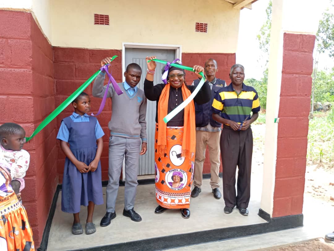 ASPIRANT MP EDITH KACHALE BANDA BUILDS HOUSES, BRIDGE, AIDS ZOMBA MALOSA