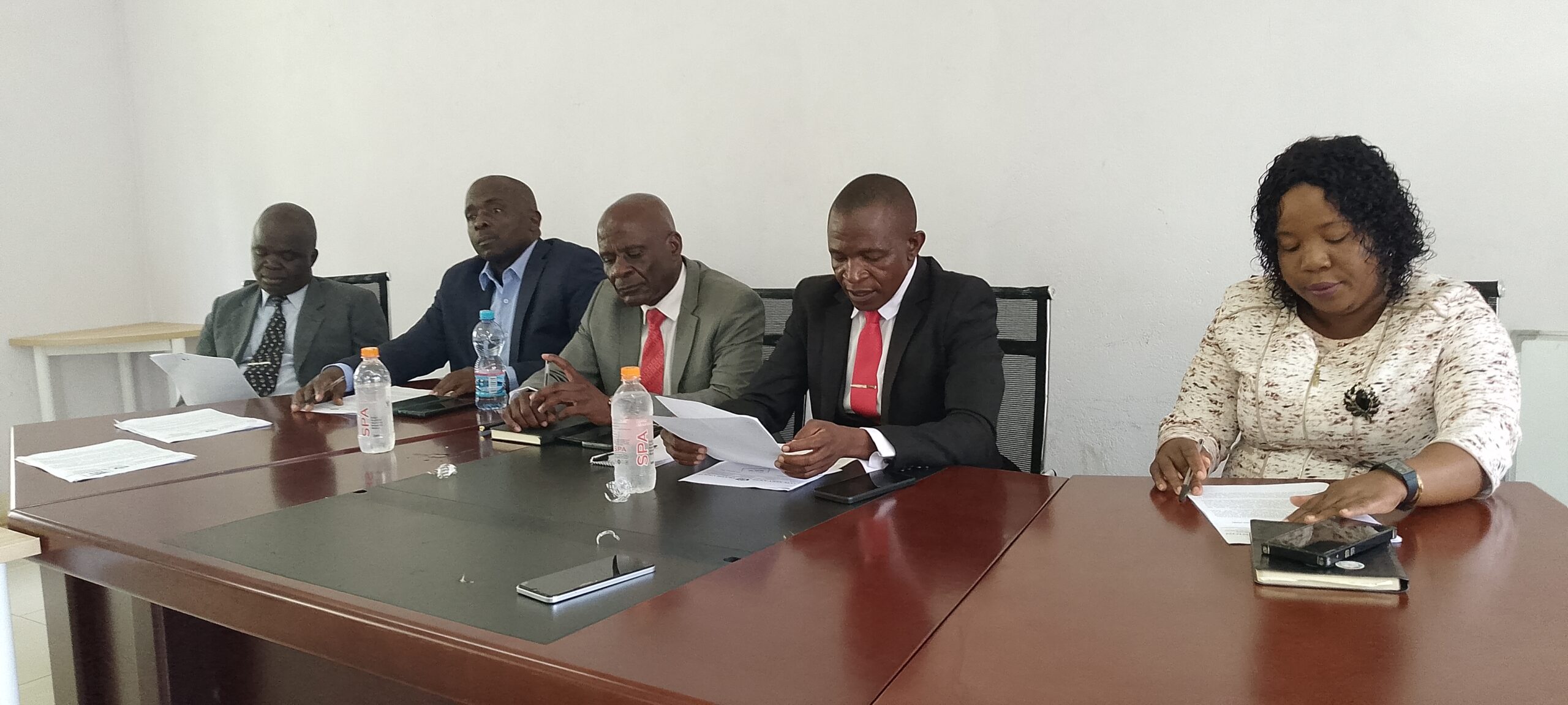 CIVIL SERVANTS, TEACHERS UNIONS THREATEN NATIONWIDE STRIKE