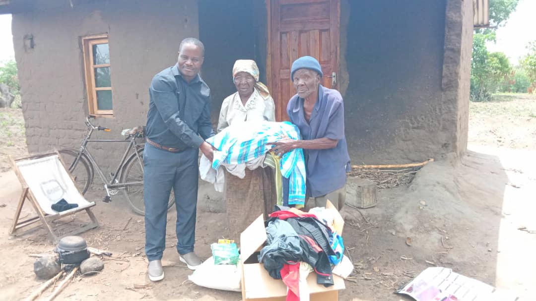 EVERLASTING LIFE MINISTRY DONATES ASSORTED ITEMS TO A COUPLE, BOTH AGED 100