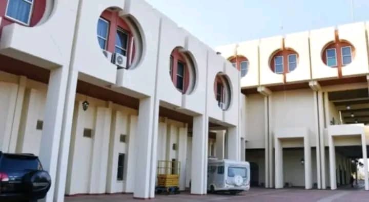 PRESIDENT MUTHARIKA MOVES INTO KAMUZU PALACE