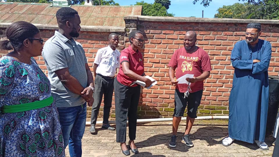 OCHITA MALONDA MU MZINDA WA ZOMBA APEREKA CHIKALATA CHA MADANDAULO KU BUNGWE LA MRA